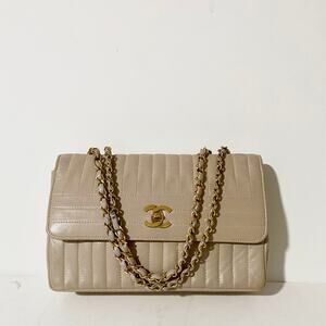 Chanel Medium Flap Bag Classic Vintage 2.55 Cream Handbag Vertical Quilted
